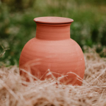 olla terracota in stro buiten